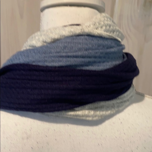 Donni. gray and blue scarf - Picture 3 of 3